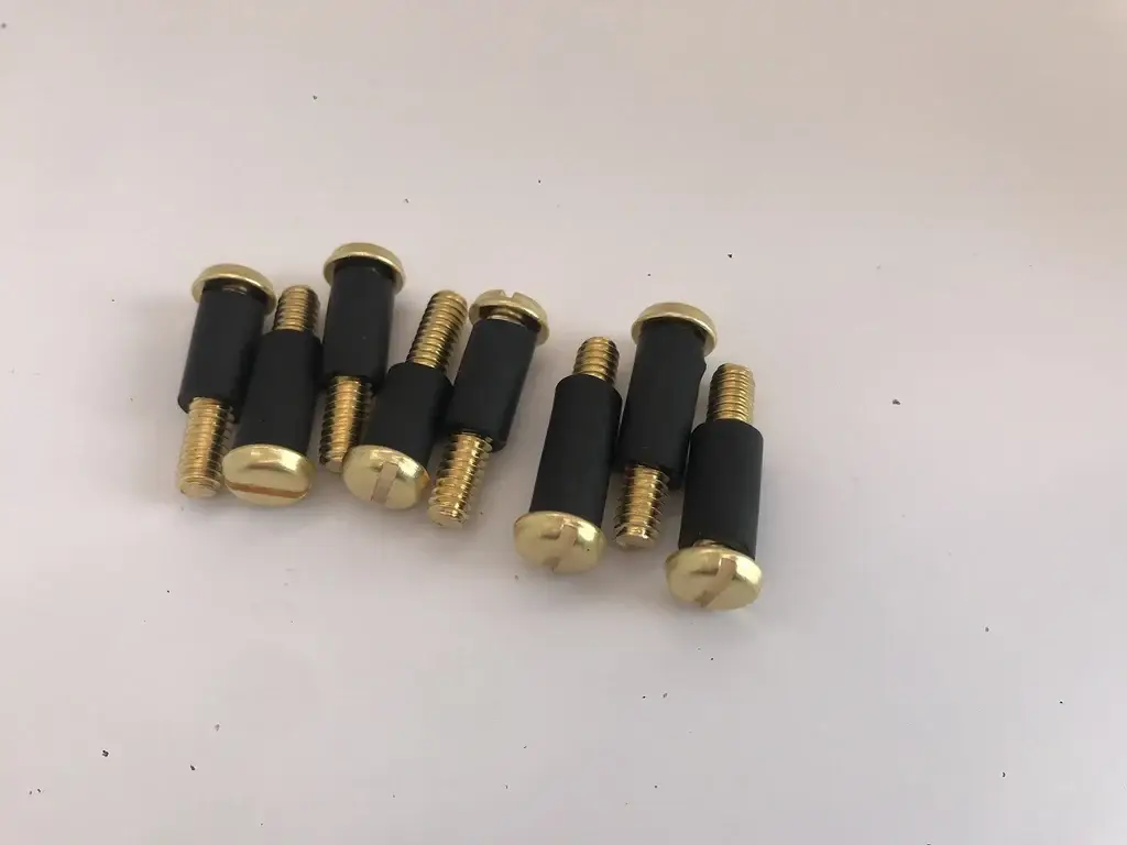 Crokinole: Metal/Rubber Adaptor Kit (8 Screws + Rubber)